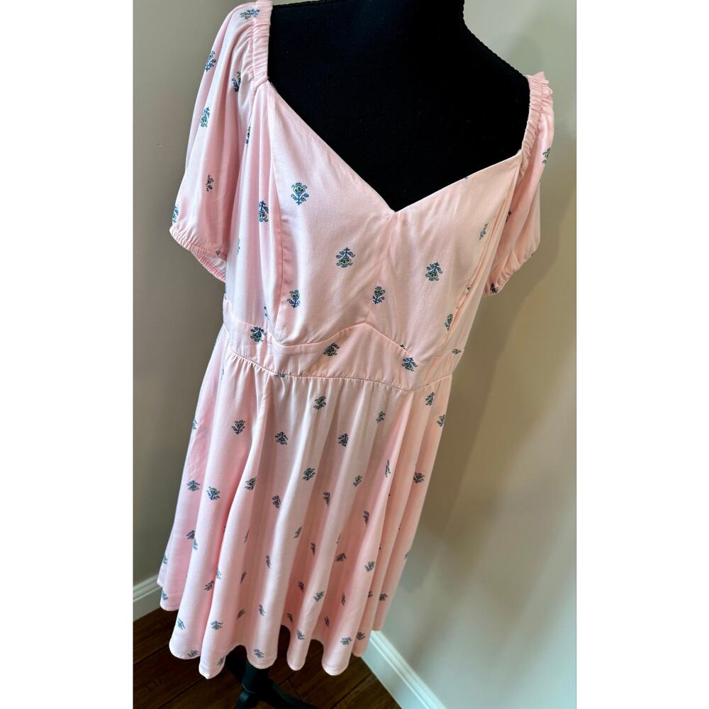 Torrid Mini Stretch Challis Sweetheart Skater Dress
Excellent Condition, Size 1 - Picture 5 of 9